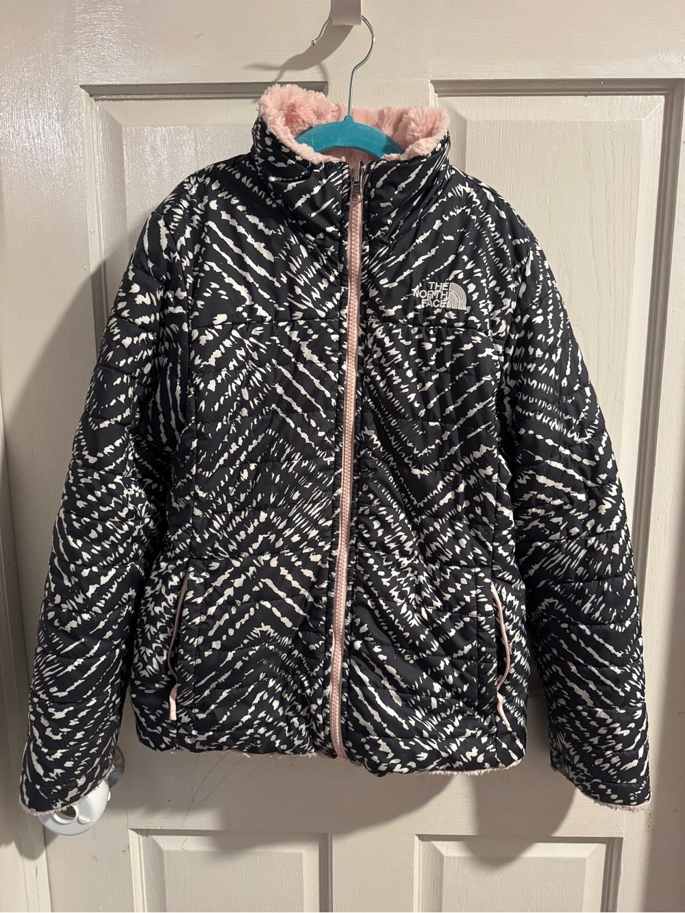 The North Face Girls Size Medium 10/12 Swirl Black White Pink Reversible Jacket